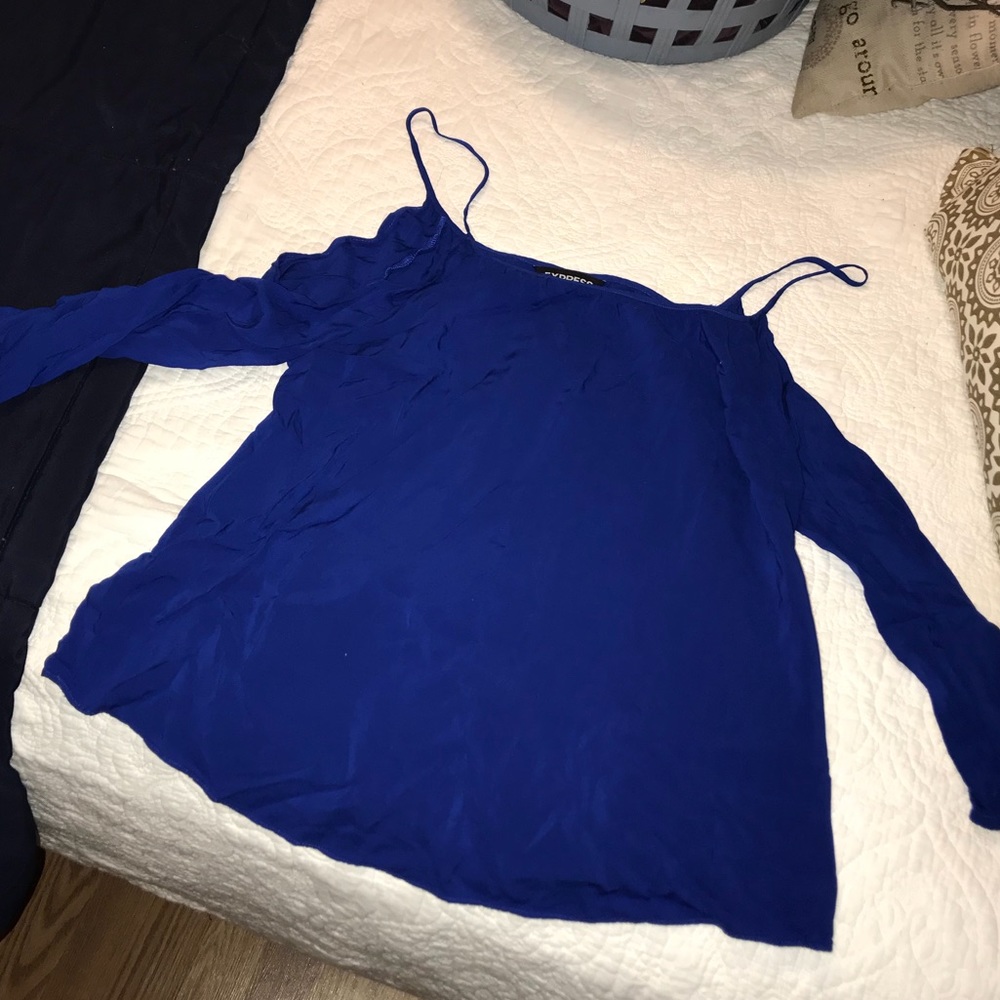 Express Women’s cold shoulder top